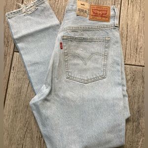 Levis 501 skinny, button fly, light wash clolor